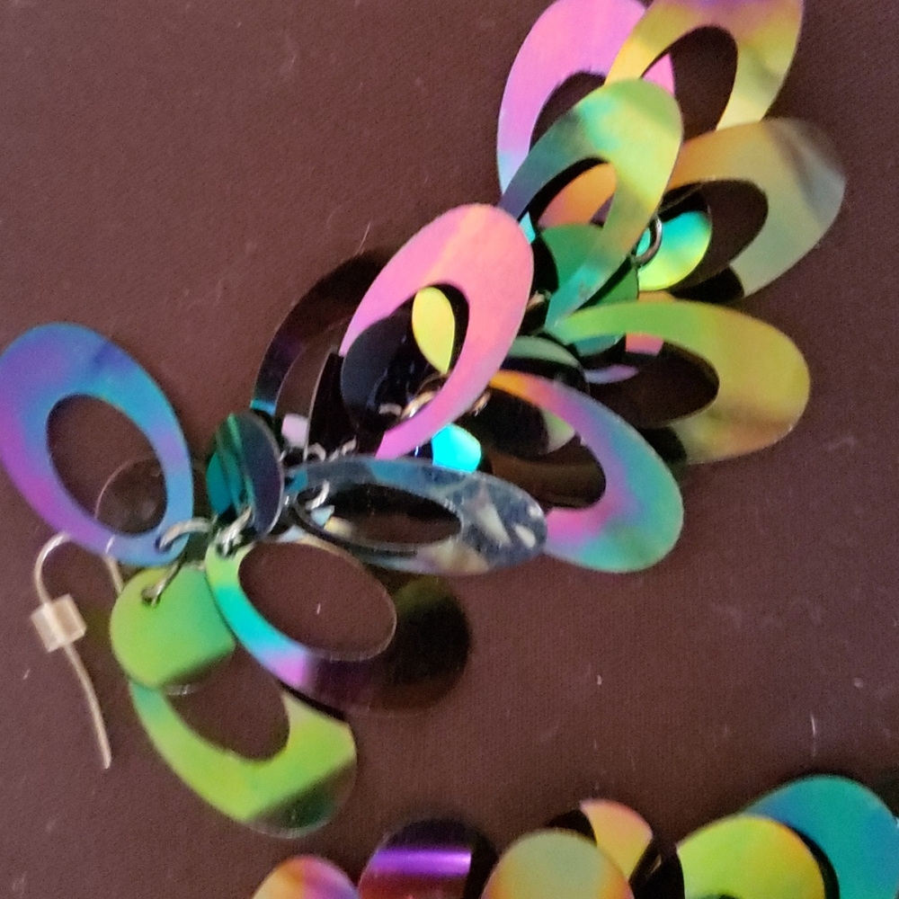 Irradesnt pierced earrings - Picture 2 of 4